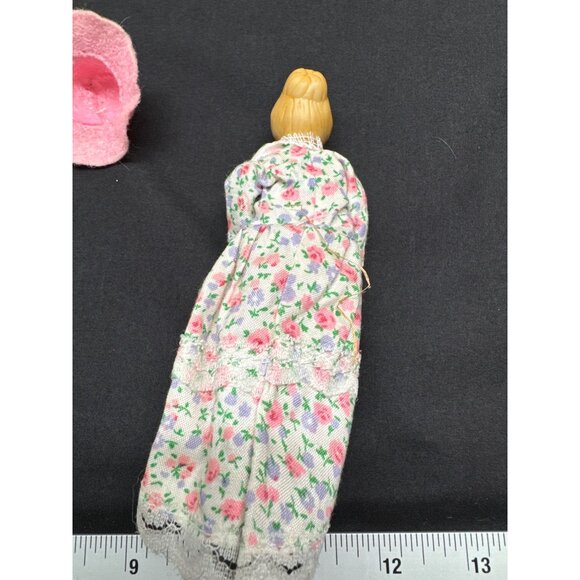 Antique Porcelain Lady Doll With Floral Dress & Pink Bonnet - 7.5 Inches Tall Vi - Picture 5 of 10